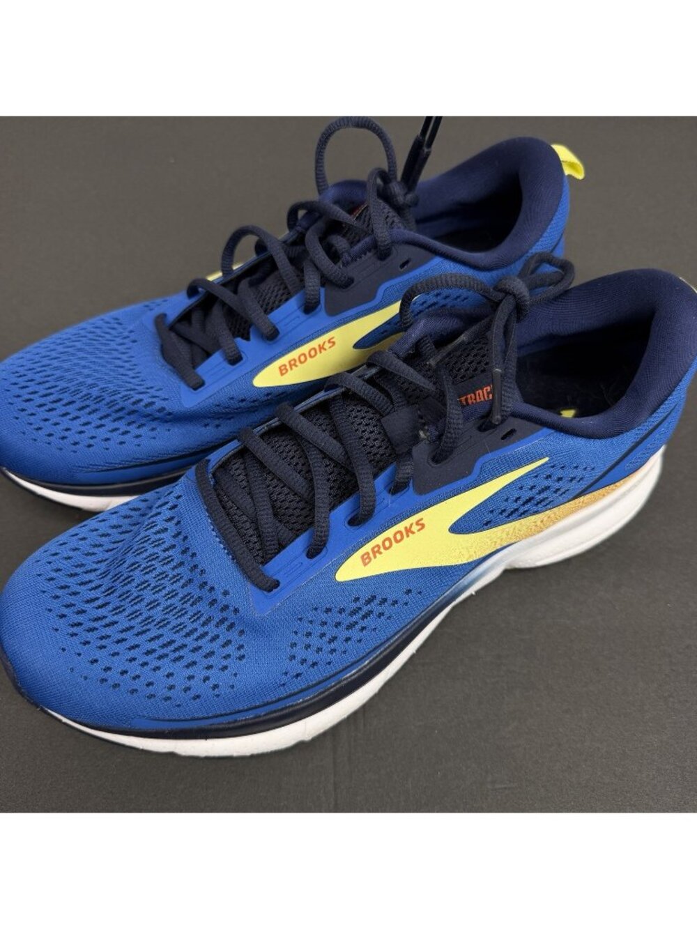 Brooks Trace 3 Men's 9.5D Blue Yellow Running Sneakers 1104121D476 Preowned